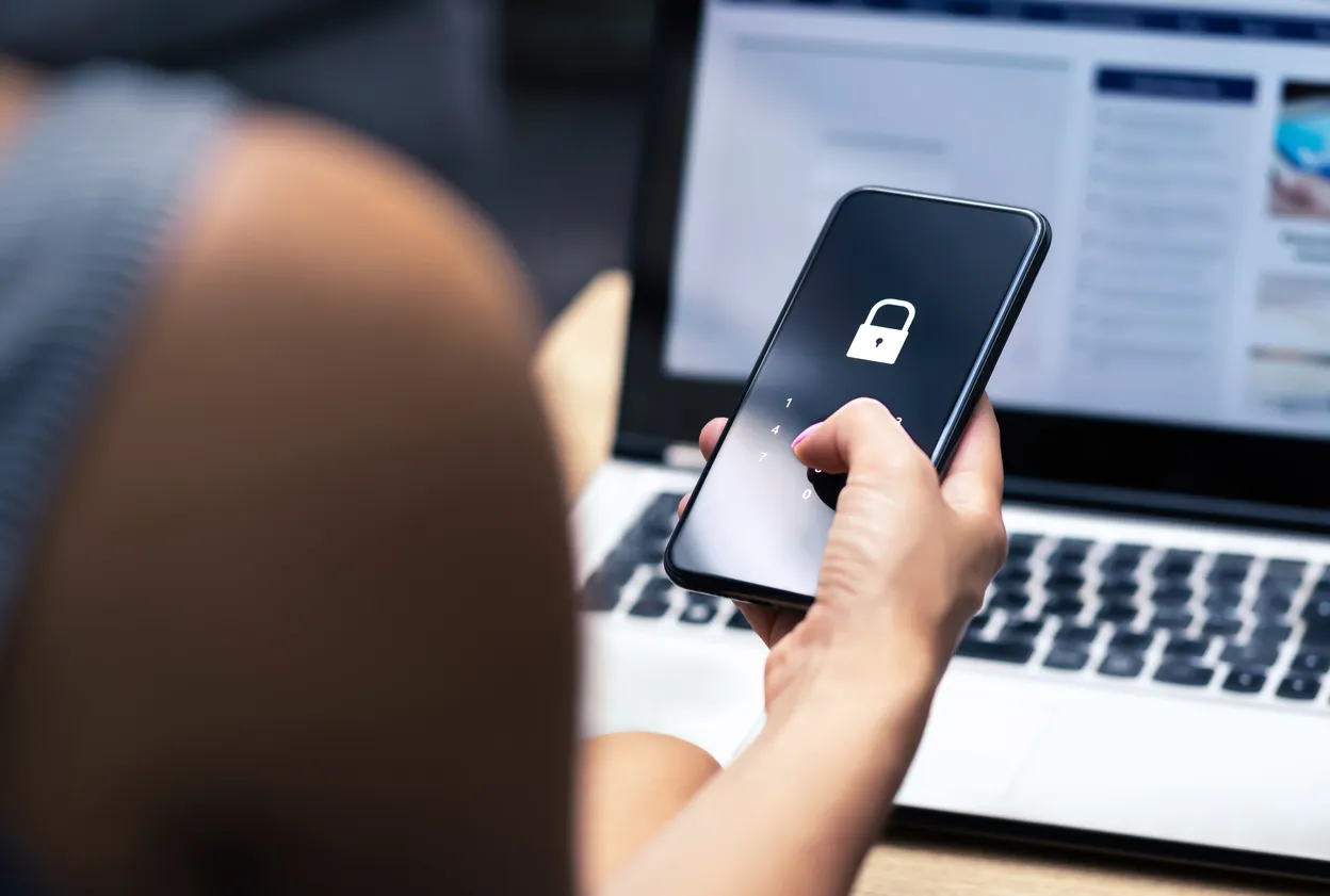 Sophos Mobile device management on a business phone managed by 4iT