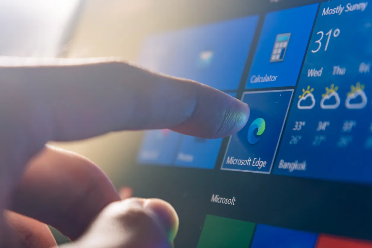 Administrator command prompt window open on a Windows desktop